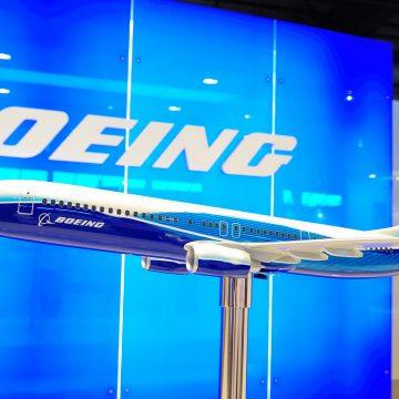 Las acciones de Boeing caen tras el incidente de Alaska Airlines: análisis de acciones y pronóstico para 2024
