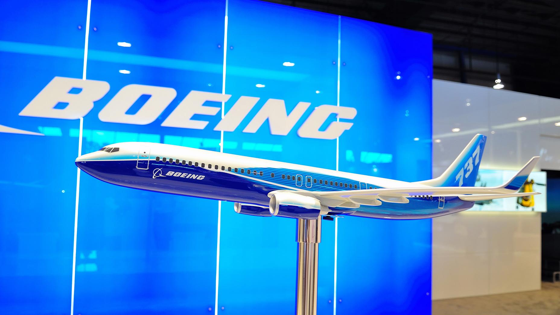 Las acciones de Boeing caen tras el incidente de Alaska Airlines: análisis de acciones y pronóstico para 2024