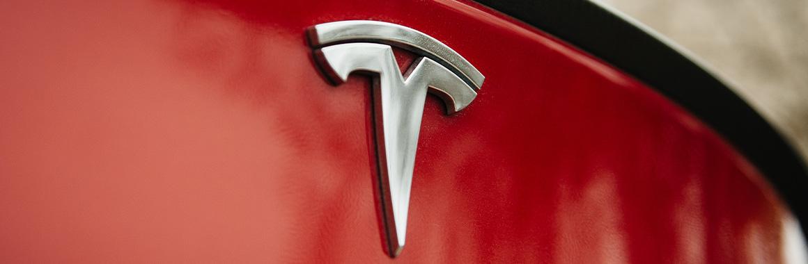 Tesla: рекордная квартальная прибыль и капитализация в $1 трлн