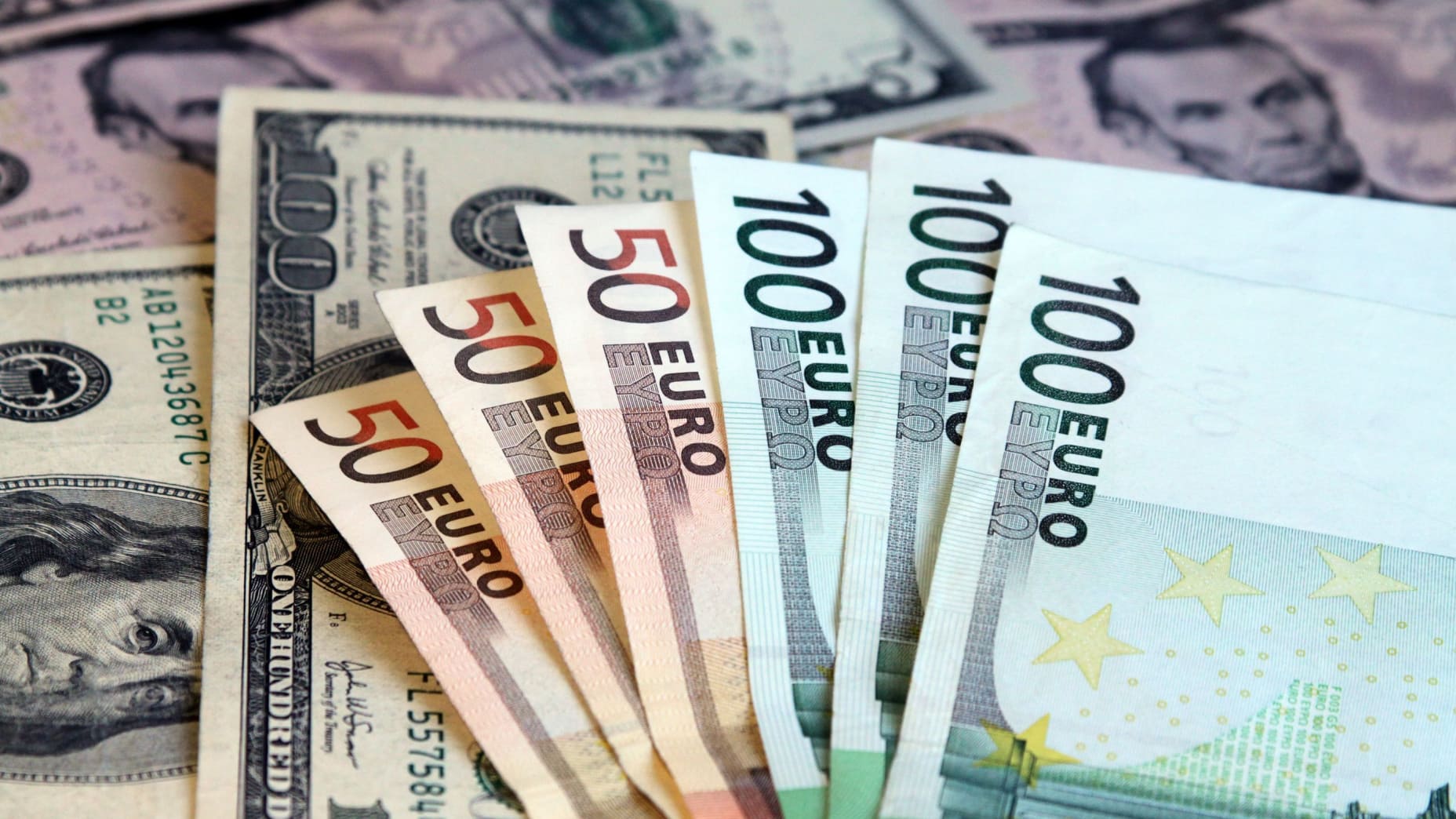 EUR/USD Forecast – Euro Continues to Grind Away